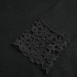 袖口の花柄レースがコーデのアクセントになるVネックニット ニットプルオーバー リ… | maison de LATIR | 詳細画像11 