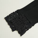 袖口の花柄レースがコーデのアクセントになるVネックニット ニットプルオーバー リ… | maison de LATIR | 詳細画像12 