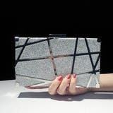 シルバー | 上品な光沢が目を惹くボックス型パーティーバッグ 2way ラメ | maison de LATIR