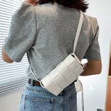 ホワイト | センスが光る大人ラインのボディバッグ フェイクレザー ショルダーバッグ | maison de LATIR