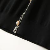 リッチな雰囲気を演出するパールボタン付きパイピングVネックニット プルオーバー … | maison de LATIR | 詳細画像10 