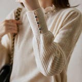 ベージュ | ビジューがポイントのフリルハイネックニット ニット セーター | maison de LATIR