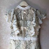 華奢見え抜群！可憐なフリルスリーブレースワンピース ベージュ フラワーモチーフ刺繍 | maison de LATIR | 詳細画像10 