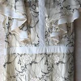 華奢見え抜群！可憐なフリルスリーブレースワンピース ベージュ フラワーモチーフ刺繍 | maison de LATIR | 詳細画像11 