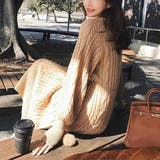 キャメル | 袖口や裾はリブ切り替えでデザインにアクセントを加えたケーブルニットワンピース | maison de LATIR