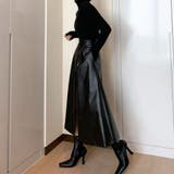美ラインが女性らしさを引き立てるフェイクレザースカートフレアスカート ボトム | maison de LATIR | 詳細画像3