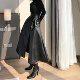 美ラインが女性らしさを引き立てるフェイクレザースカートフレアスカート ボトム | maison de LATIR | 詳細画像1