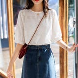 ホワイト | 花柄レーススカラップ袖がさりげなく二の腕をカバー。ボリューム袖の夏半端丈ブラウス | maison de LATIR
