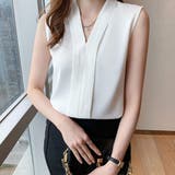 ホワイト | エレガントなコーデに仕上がるノースリーブシフォンブラウス Vネック 秋 | maison de LATIR