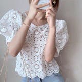 ホワイト | ふんわりと広がるパフスリーブ袖が特徴的なかぎ編みプルオーバー 花柄レース | maison de LATIR