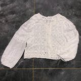 ホワイト | コーデをエレガントに演出する刺繍デザインパフスリーブトップス 韓国 冬 | maison de LATIR