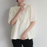 ホワイト(ラウンドネック) | 1枚で華やかさを演出するバックリボンジャガードペプラムブラウス パフスリーブ ボ… | maison de LATIR