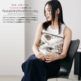 レトロ柄トライアングルストール シルクタッチ 大きめ | mili an deni | 詳細画像2 