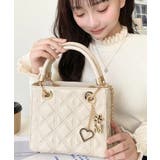 ベージュ | オリジナルチャーム付き2WAYキルティングバッグ | moment+