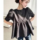 ブラック | バックリボンパフスリーブペプラム半袖プルオーバー エンボスふくれフラワージャガー… | moment+