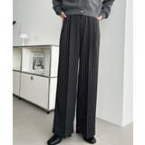 ブラック | センタープレスツータックセミワイドストライプパンツ | moment+