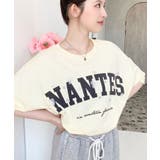 ビジュー＆フラワーモチーフ付きカレッジロゴプリント半袖Tシャツ | moment+ | 詳細画像20 
