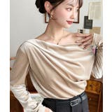 グレイッシュベージュ | オフショルドレープシャイニーベロアプルオーバー(ドレープネック ドレープカットソ… | moment+