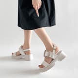 ホワイト | 軽量厚底 ビジューバックル ヒール サンダル 5923 | Shoes in Closet