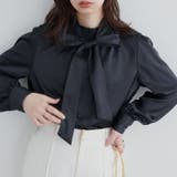 ネイビー | ボウタイ付き衿シャーリングサテンブラウス | RMAF NICE CLAUP / OLIVE des OLIVE