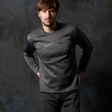 39チャコールグレー | 【WEB限定】メタルジェルプリントVネックプルオーバー | NICOLE