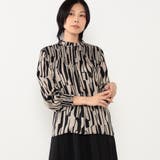 18ベージュ | ゼブラ風柄シャーリングブラウス | NICOLE