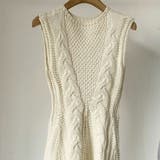 ケーブル編みペプラムノースリーブニットトップス ベスト シンプル | SLENDER | 詳細画像3