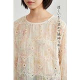 むら染めスカラップ刺繍長袖ラウンドネックシアーブラウス | On One's Own | 詳細画像8