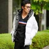 WHITE | ロゴテープエナメルフードダウンブルゾン | REGIEVO