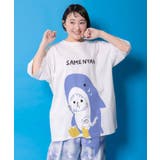 オフホワイト | しっぽ飛び出しサメニャン柄Tシャツ | ScoLar