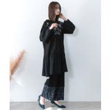 ブラック | 花蝶刺繍シャーリング生地ティアード風ワンピース | ScoLar