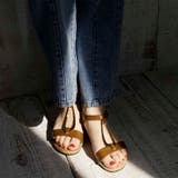 ブラウン | オープンバックルTストラップフラットサンダル | Scramble