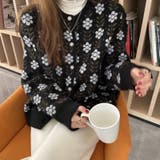 フラワー柄丸首ニットカーディガン　花柄　トップス　ジャガード　はおり　前開き　カジュアル　大人　ガーリー　ナチュラル　長袖　リブ　ゆったり　きれいめ　アウター　秋　冬