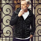 1PIU1UGUALE3 RELAX 総柄ロゴドッキングダウンパーカー | SHIFFON  | 詳細画像1