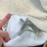 ハーフジップの小さな襟のデザインが魅力的。パッチ付きのグレーの薄手コットン長袖ス… | 17kg | 詳細画像7 