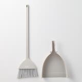 グレージュ | 【Toffy/トフィー】 マグネットほうき＆ちりとり | Toffy store