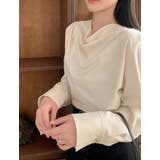 オフホワイト | イレギュラーネックボタン付き無地トップス | Ulysses