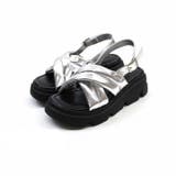 シルバー | 厚底クロスパデッドストラップサンダル | VIVIAN COLLECTION
