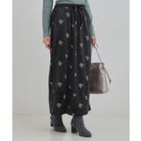 ブラック(019) | 大人な小花柄が魅力の 刺繍ベロア調ナロースカート | Cutie Blonde