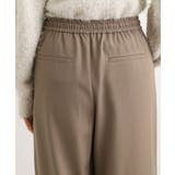 きれい見えとリラックス感を両立。秋の大人カジュアルに効くイージーパンツ | grove | 詳細画像18