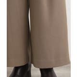 きれい見えとリラックス感を両立。秋の大人カジュアルに効くイージーパンツ | grove | 詳細画像20