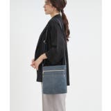 ブルー(092) | スマートながらしっかり入る アオリポケットが魅力のショルダーバッグ | SHOO・LA・RUE