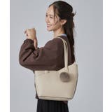 フェイクファーポンポン付きカッティングトートバッグ | SHOO・LA・RUE | 詳細画像1