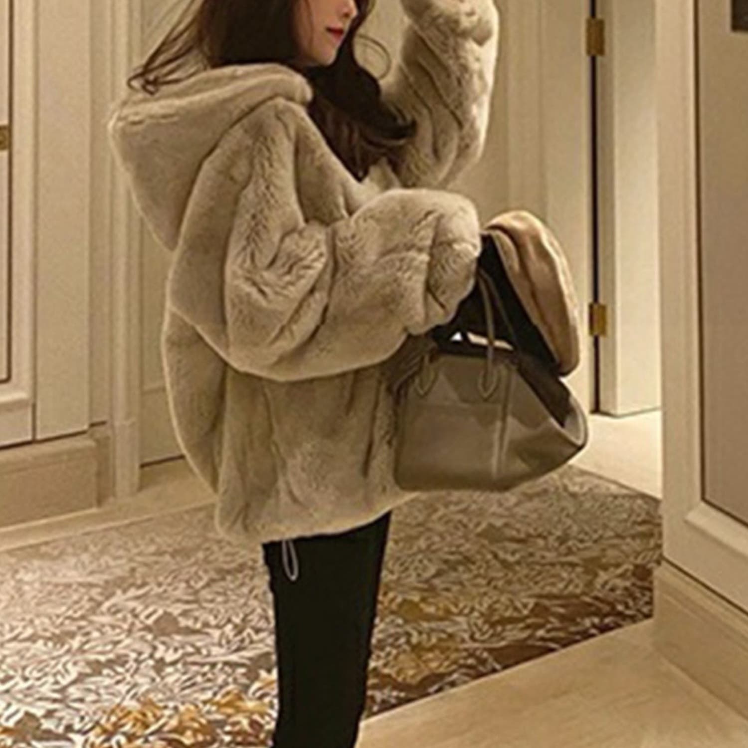 70511365b_18_d.jpg