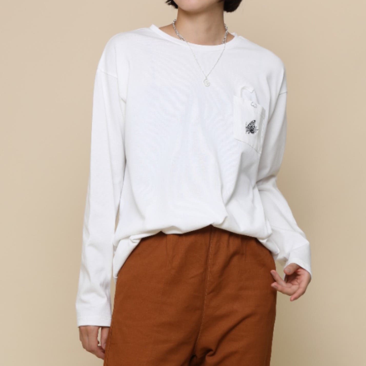 アイモハ aimoha 【genxder】ユニセックス オリジナル蝶々刺繍ポケットロングTシャツ （ホワイト） genxder001a26.jpg