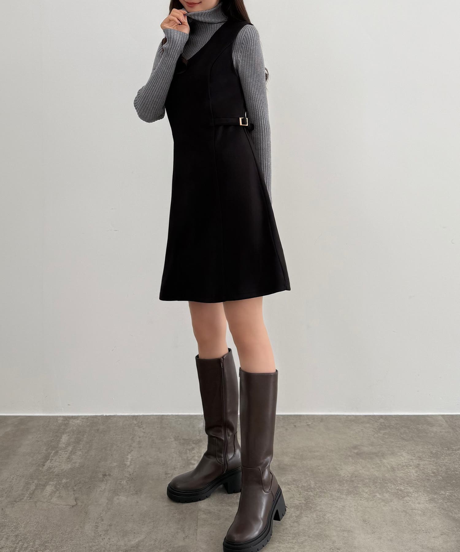 CENEA Vネックミニジャンパースカート[品番：AMTW0012754]｜JUNOAH