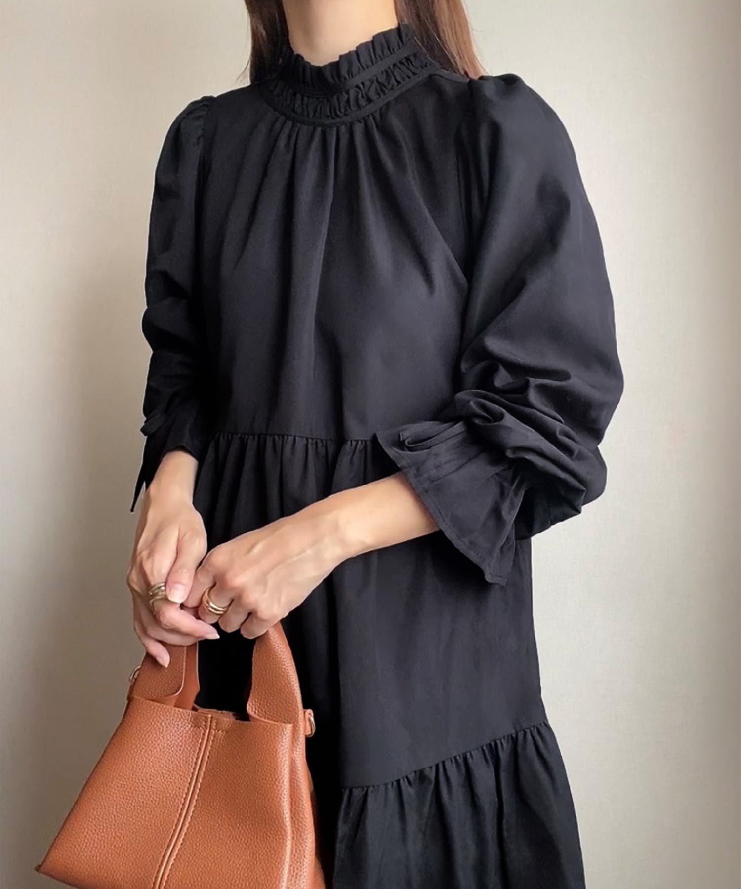 FILLOU フリルカラーフレアワンピース[品番：AMTW0011458]｜JUNOAH