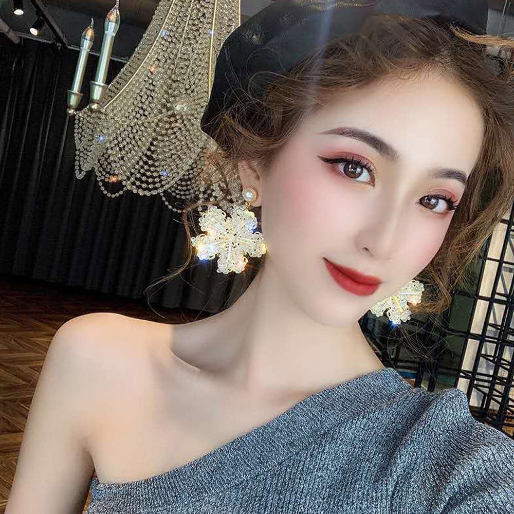 フラワーピアス 大きめ花モチーフ ピアス[品番：AGCW0003576