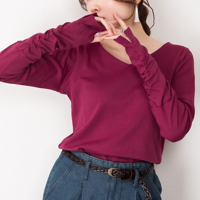 Vネック指空きTシャツ