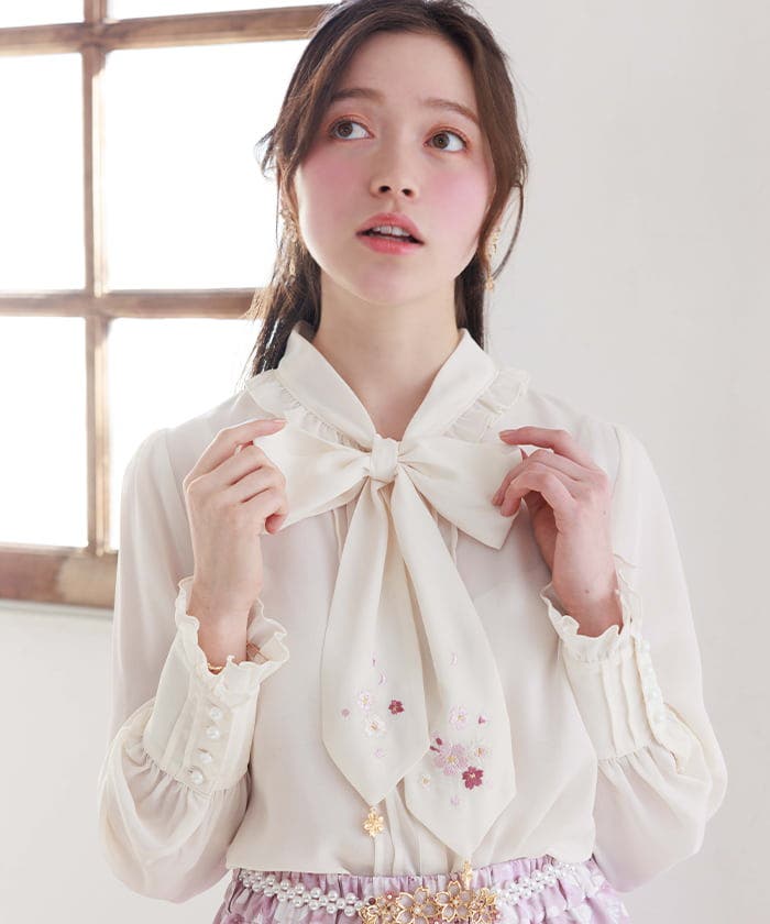 サクラ刺繍リボンブラウス[品番：IGAW0006022]｜axes femme